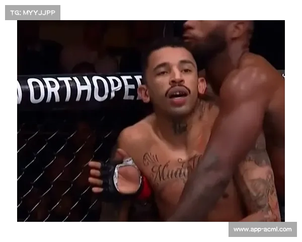 爱德华兹不敌普拉特斯，“烟鬼”捍卫“格斗书呆子”团队荣誉